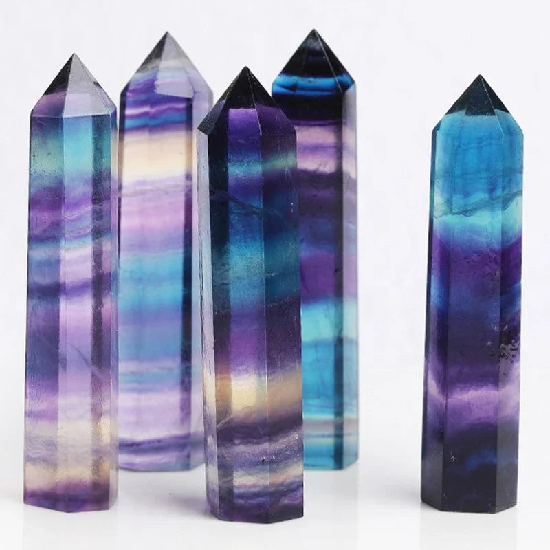 Obsidienne, Fluorite verte ou colorée, Lapis-lazuli, Tourmaline noire.