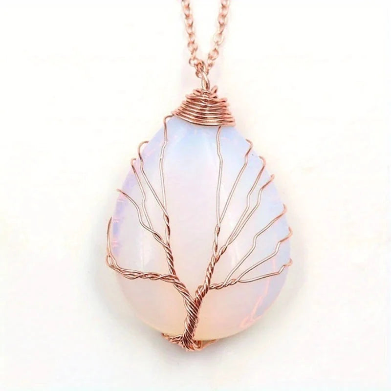 Collier Arbre de Vie en Pierres Naturelles – Pendentif opale argent sur fond blanc