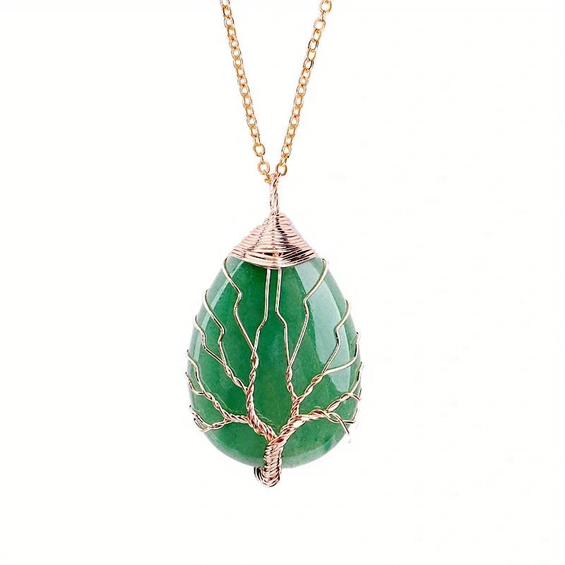 Collier Arbre de Vie en Pierres Naturelles – Pendentif vert sur fond blanc