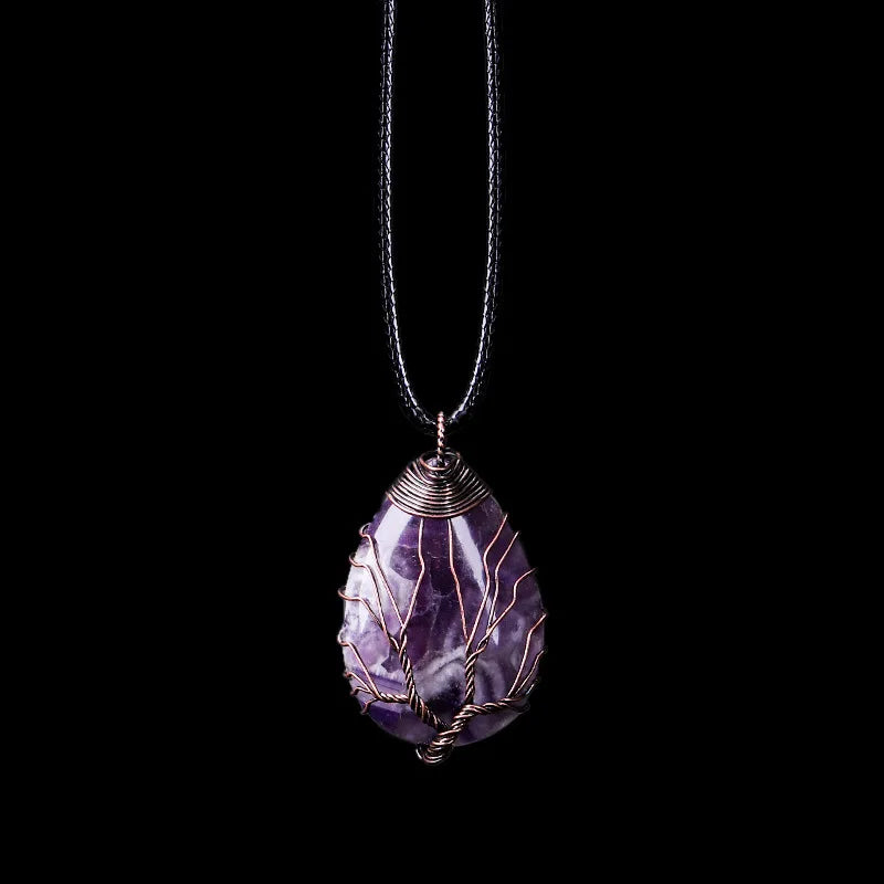 Collier Arbre de Vie en Pierres Naturelles – Pendentif violet argent sur fond noir