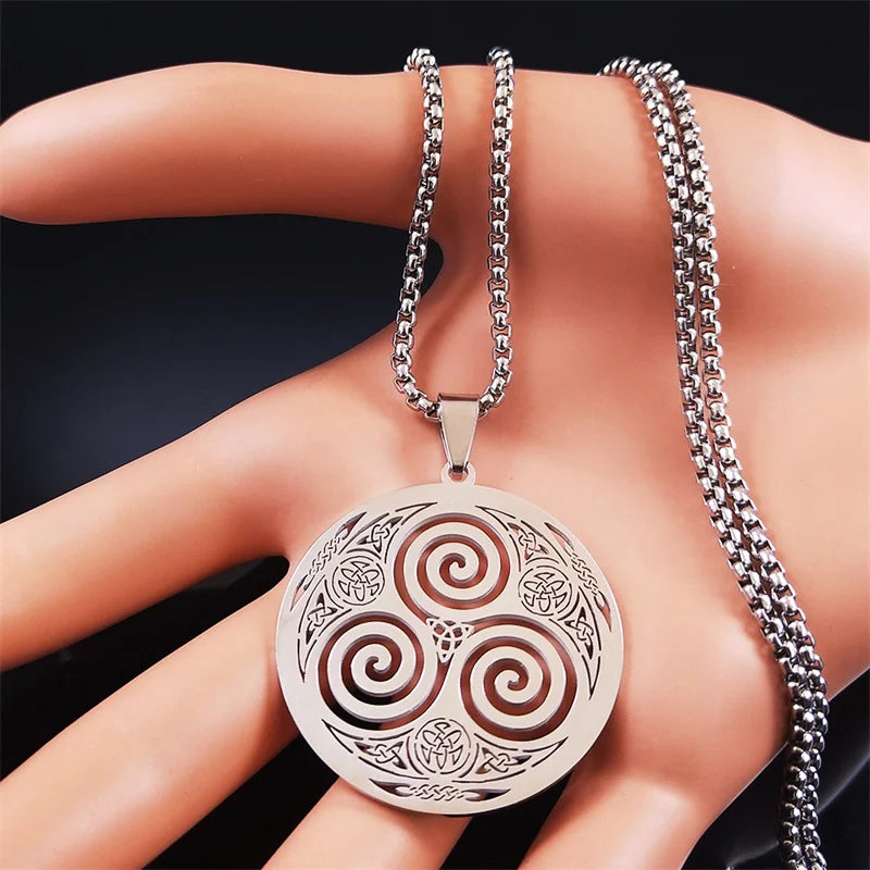 Collier Triskèle Celtique en Acier Inoxydable – Pendentif 