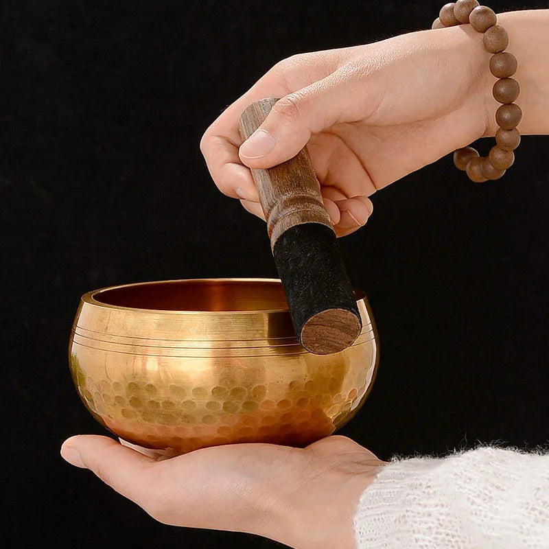 Jouer du Bol Chantant Tibétain  – Bol de Méditation en Laiton Fait Main 
